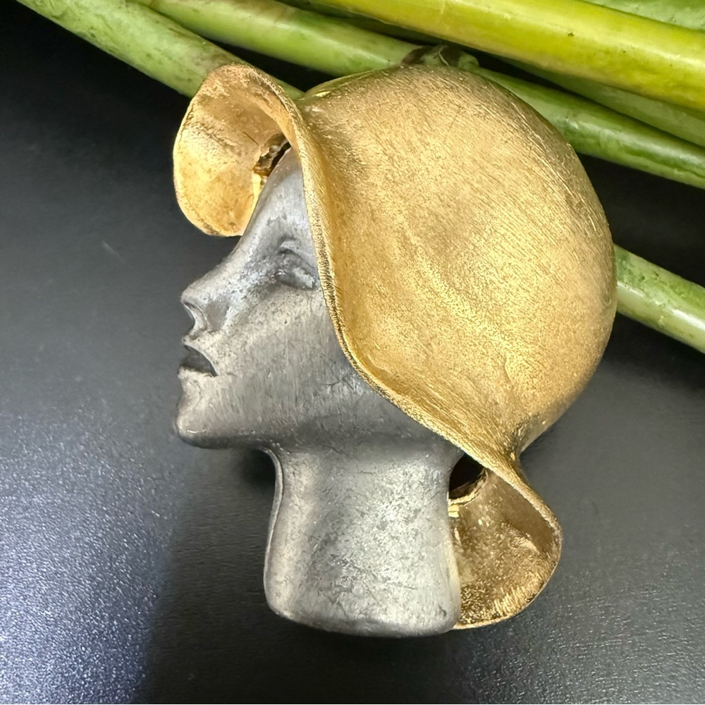 Vintage ULTRA CRAFT Pewter Face Gold Hat Lady Head Brooch 28.1g.